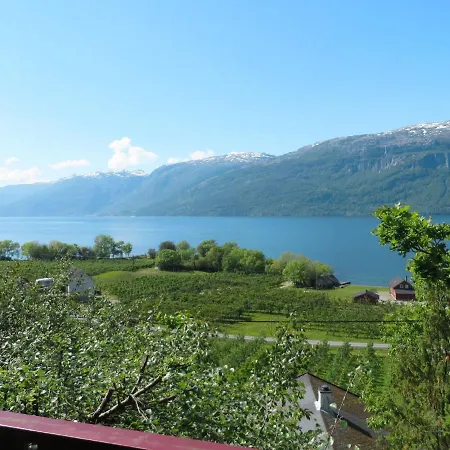 Semesterbostad Utsikten *